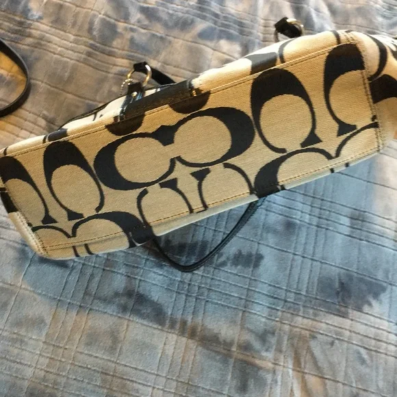 Coach purse - Picture 6 of 8
